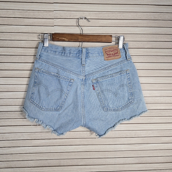 Levi's cut off jean shorts - Picture 7 of 13